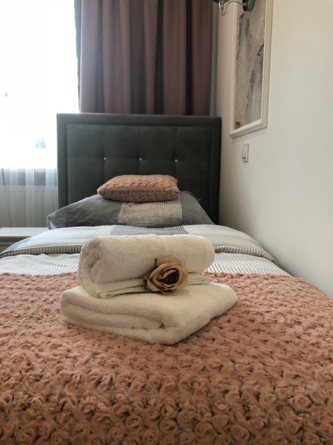 Family & Business Sauna Apartments No1 Lesny Nad Zalewem Cedzyna Unikat - 3 Bedroom With Private Sauna, Bath With Hydromassage, Terrace, Garage, Catering Options Kielce Bagian luar foto