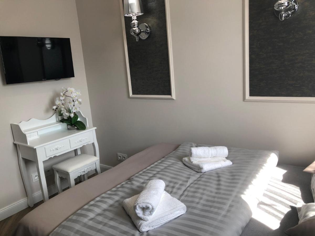 Family & Business Sauna Apartments No1 Lesny Nad Zalewem Cedzyna Unikat - 3 Bedroom With Private Sauna, Bath With Hydromassage, Terrace, Garage, Catering Options Kielce Bagian luar foto